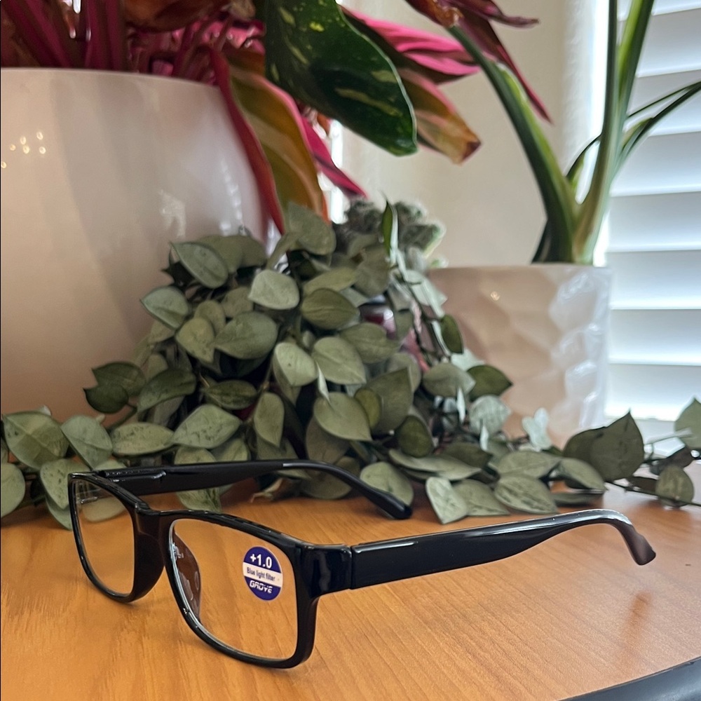 Readers Woman’s Glasses With +1.00 Magnification & Anti Blue Light Protection - Picture 10 of 13